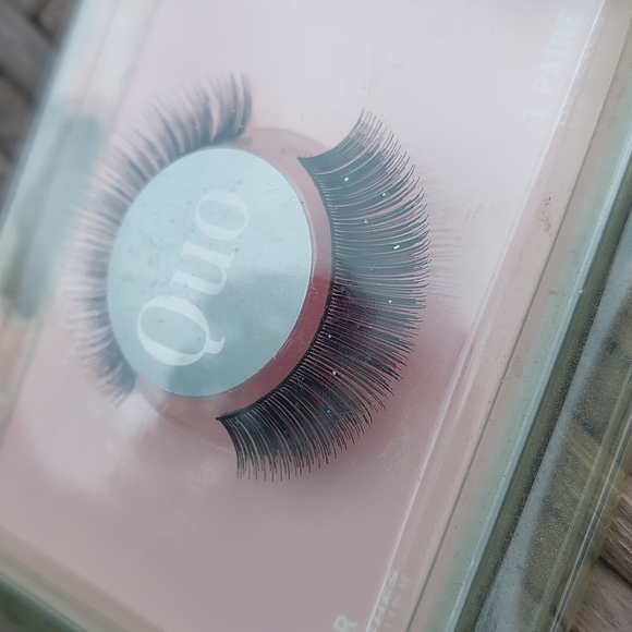 Lashes - Picture 3 of 3